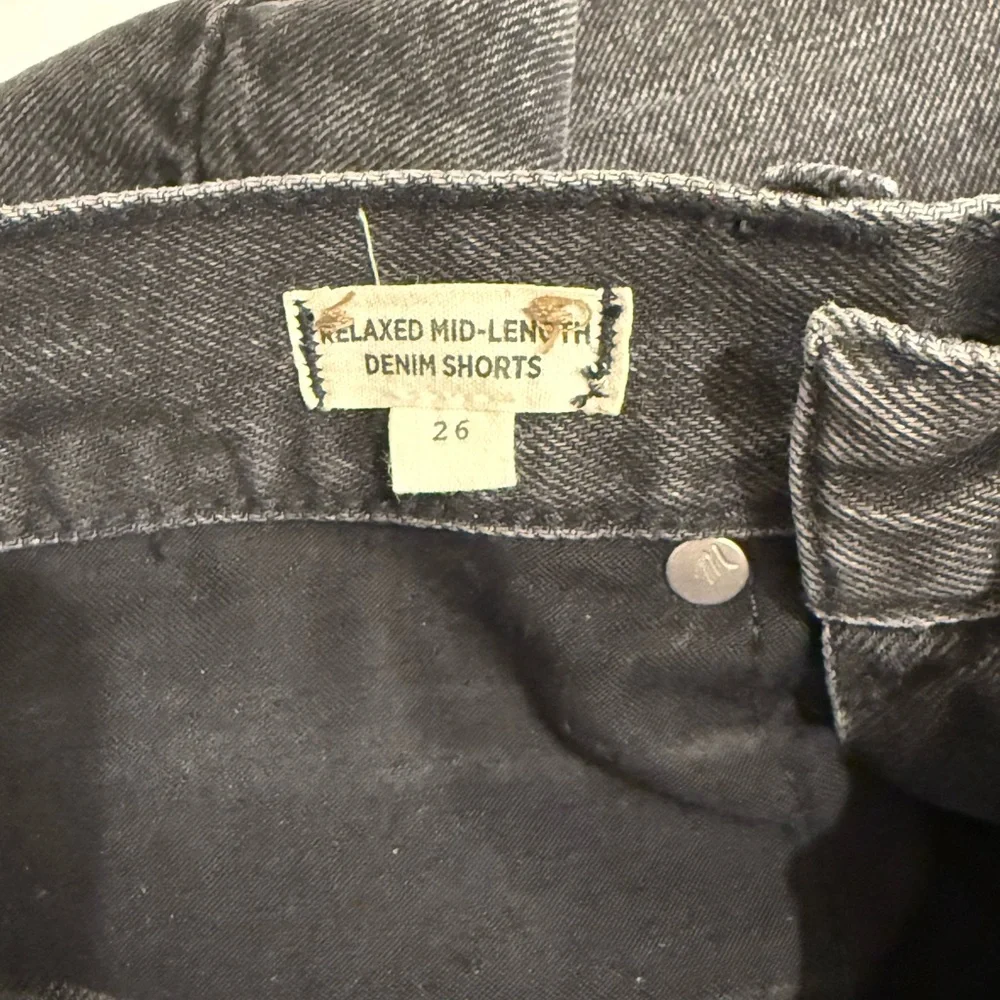 Madewell Relaxed Mid-Length Denim Shorts - Picture 5 of 6